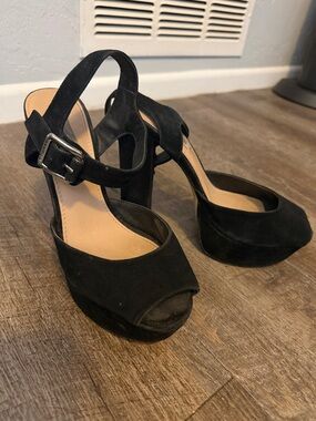 Steve Madden Black Suede Platform Peep-Toe Heels